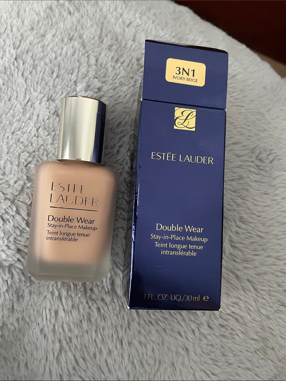 Estee Lauder Double Wear Foundation - Ivory Beige with Navy Box